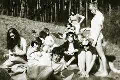 Na louce pod ZŠ - třída KIIIA 1971
